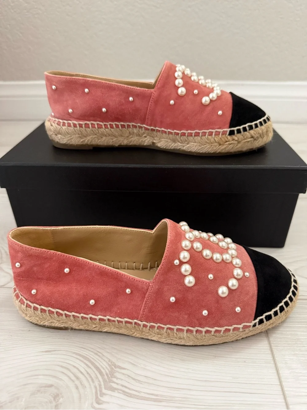 Chanel 2017 Interlocking Pearl CC Logo Espadrilles Size 35 EU 💗